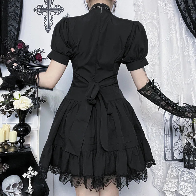 Eprolo Romantik Tarz Mini Elbise featuring a flowy fabric and delicate design, perfect for romantic occasions.