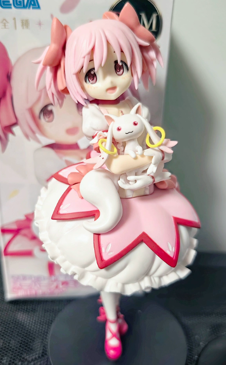 Shadora Madoka Kaname figure from Madoka Magica, featuring the character in her signature outfit and pose, detailed and vibrant.