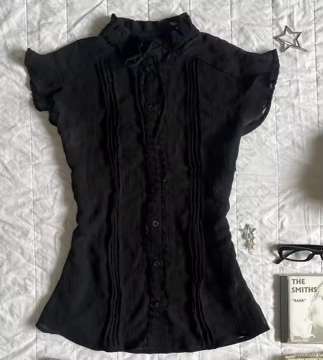 Kore Stil çizgili kadın gömlek from eprolo featuring a classic button-up design with vertical black and white stripes.