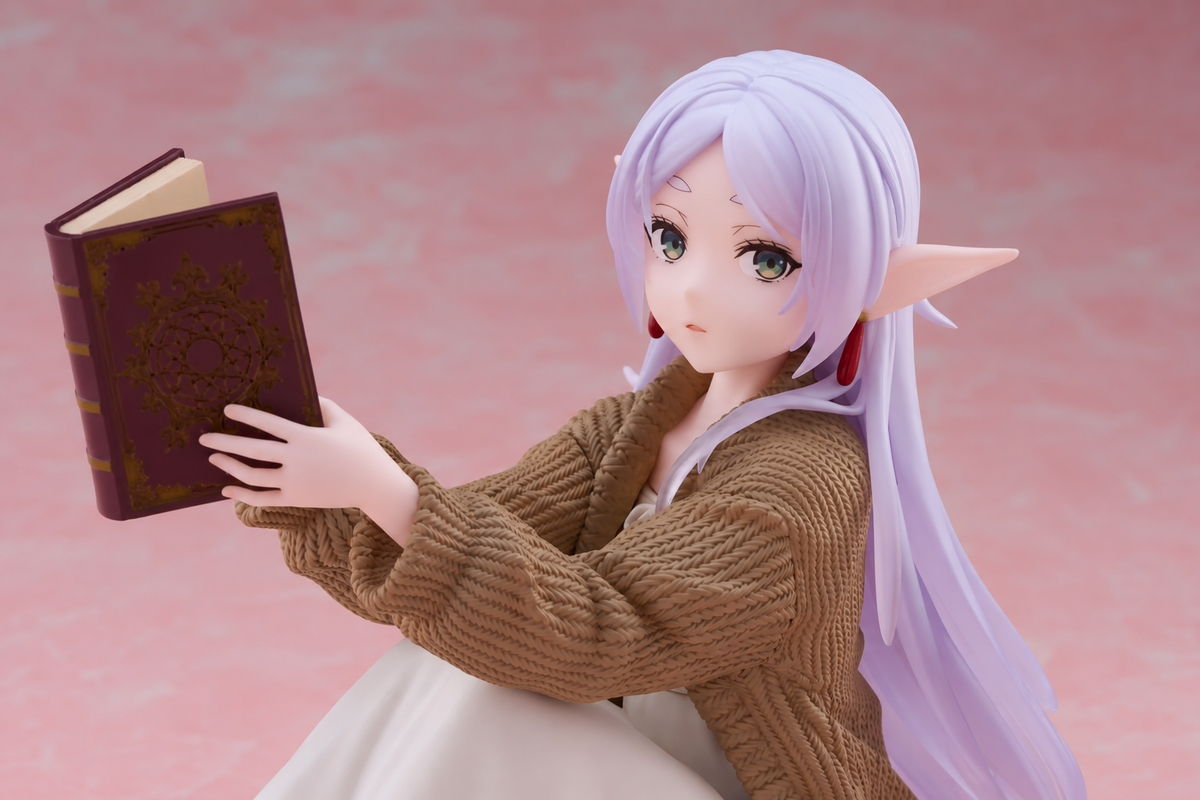 Shadora Frieren figurine from Frieren: Beyond Journey's End, detailed anime character figure on a neutral background.