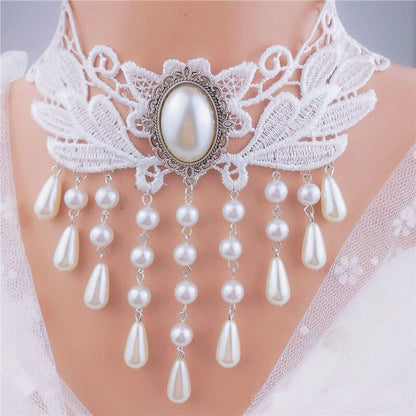 Eprolo Kristal Dantel Chokerlar featuring intricate lace and sparkling crystal details on a stylish jewelry piece