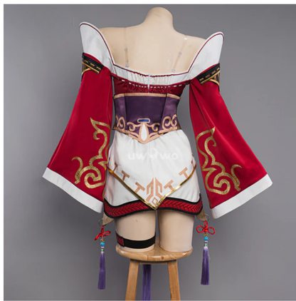 High-quality Ahri cosplay costume with wig from Shadora, featuring detailed design and vibrant colors suitable for cosplay events.