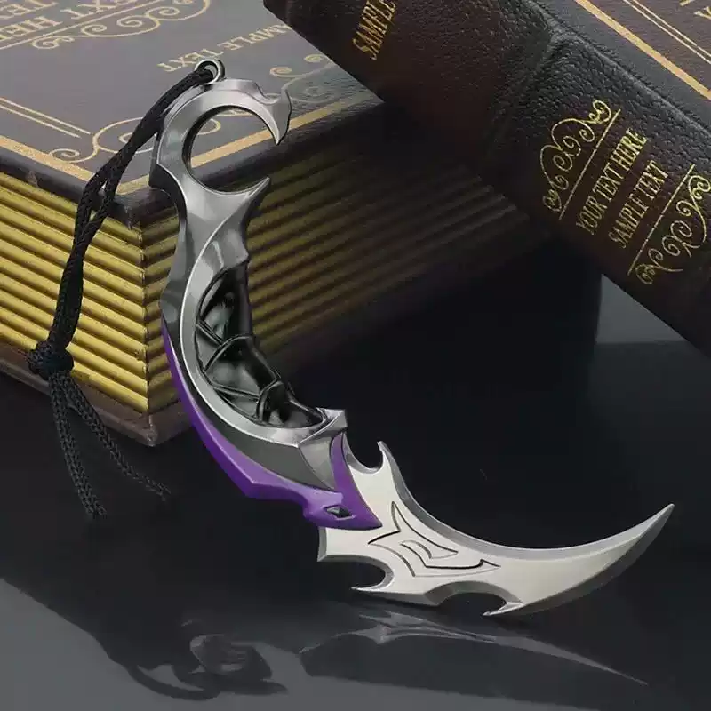 Shadora Yağmacı Karambit Bıçağı from Valorant with a detailed curved blade and black handle, displayed against a neutral background.