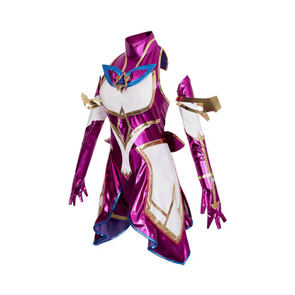 League of Legends Akali cosplay with Yıldız Muhafızı costume and peruk, featuring detailed armor and signature ninja look.