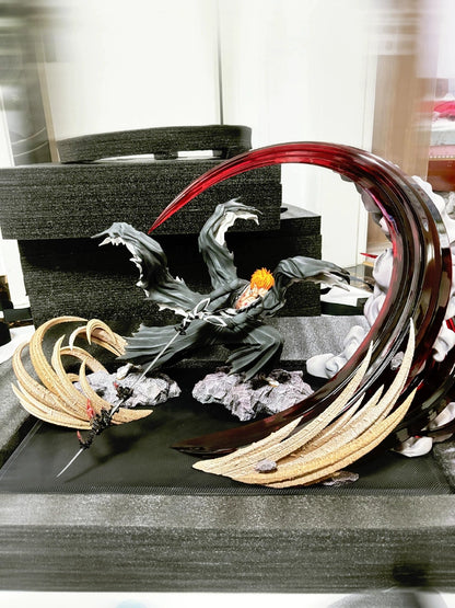 Shadora Işıklı Ichigo Figür from Bleach, featuring Ichigo Kurosaki with glowing effects, detailed anime character collectible.