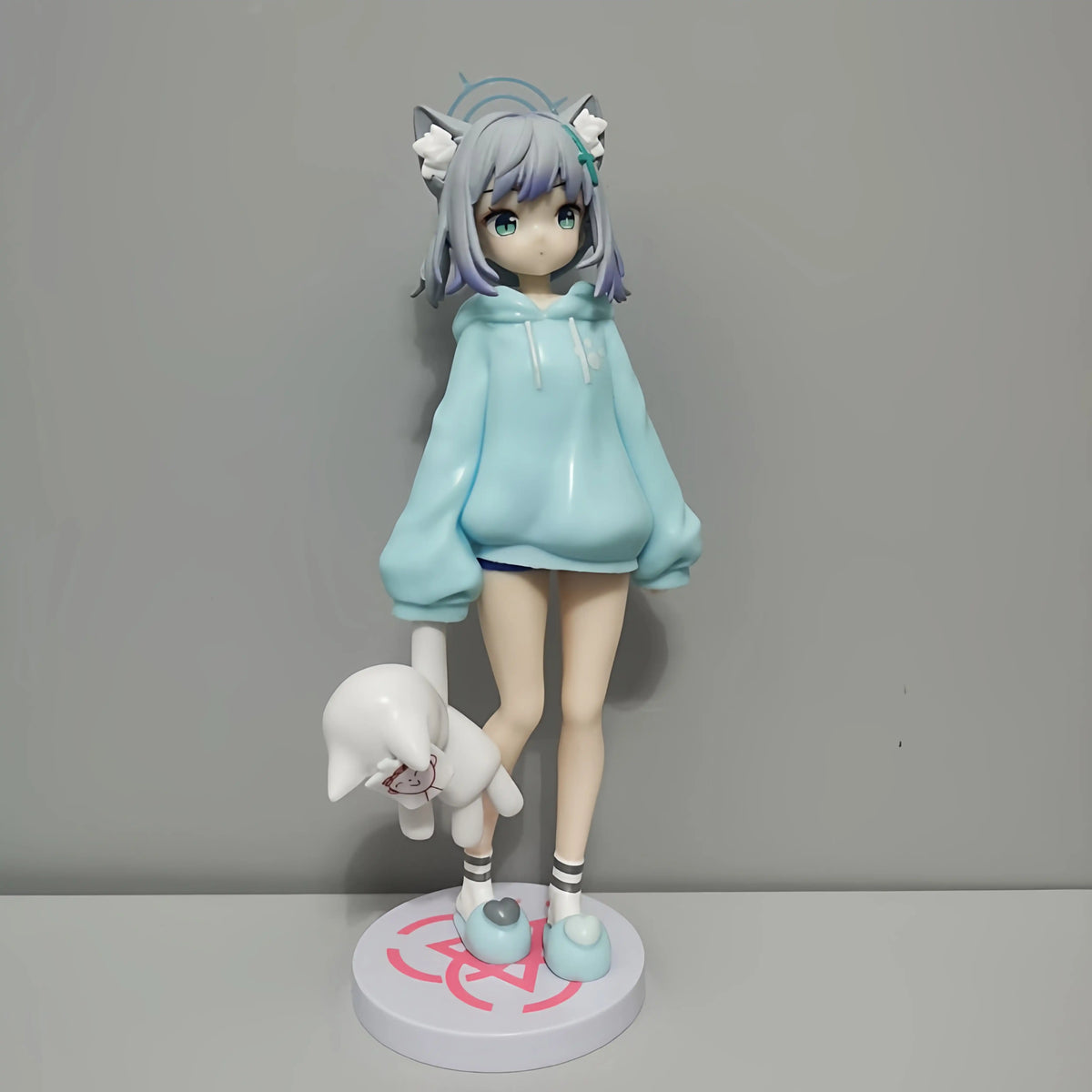 Shadora Sunaookami Shiroko figure featuring detailed white wolf character with intricate design and expressive features.