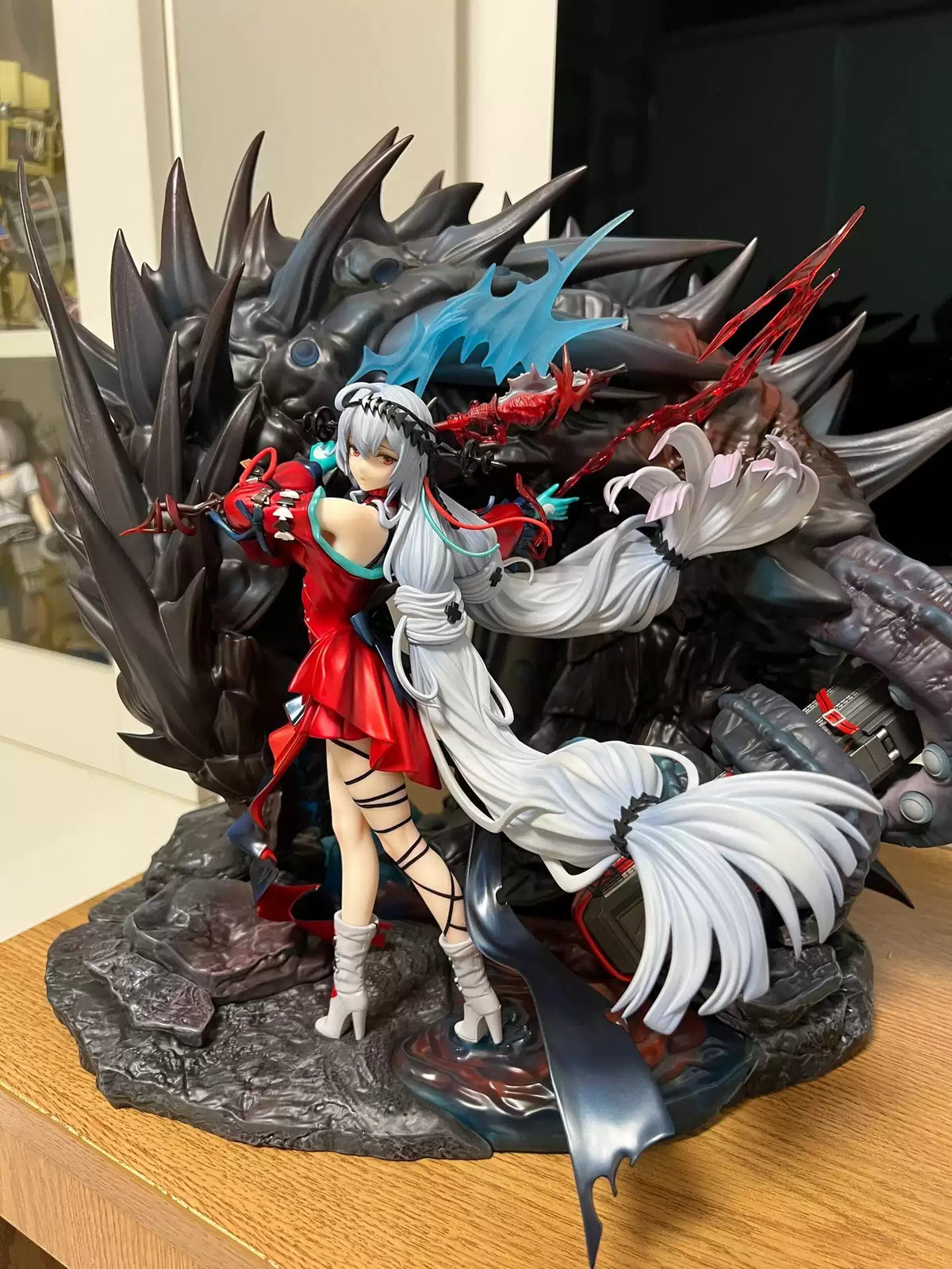 Shadora Arknights figurine blindbox collectible featuring detailed character design in a colorful pose.