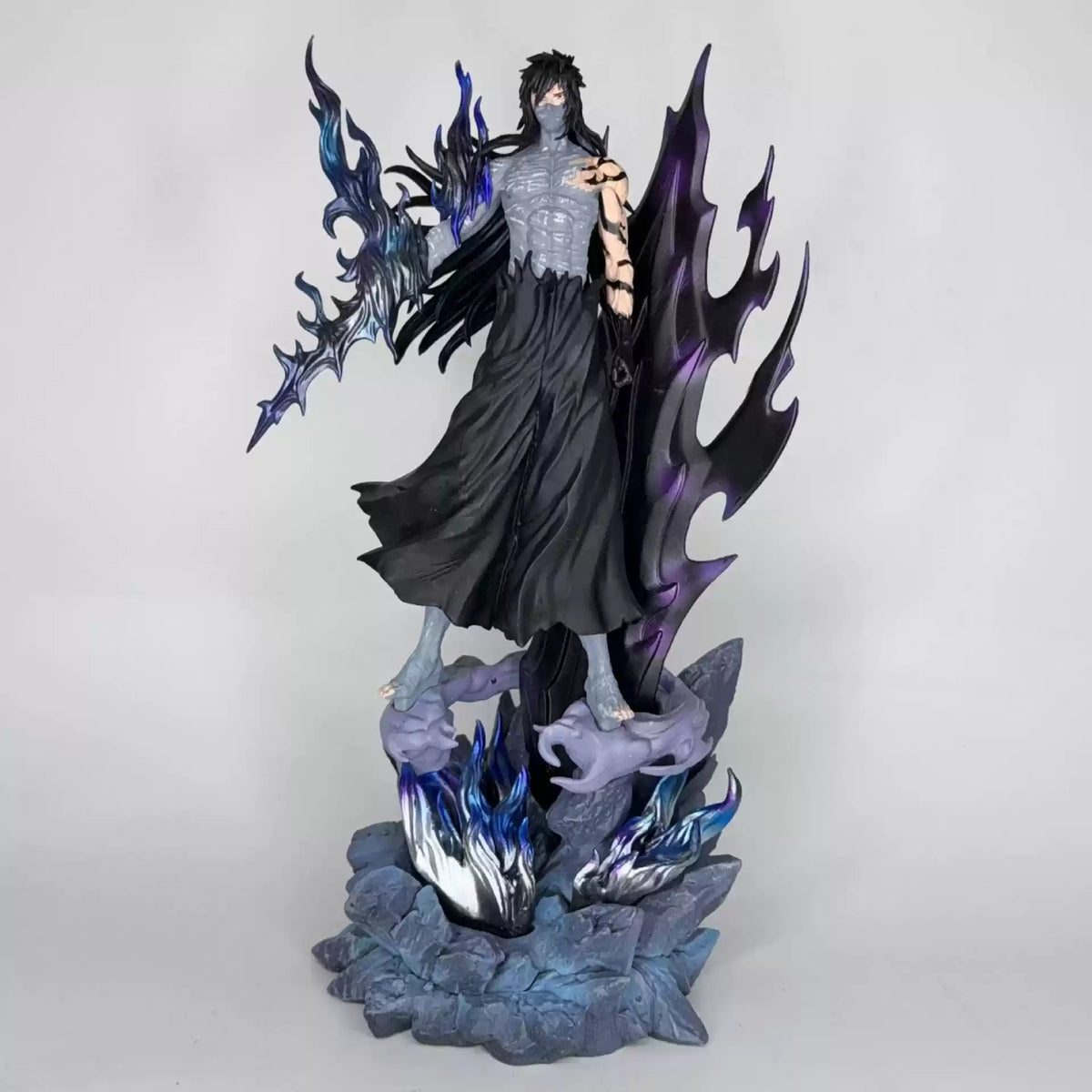 Ichigo Figür from Bleach by Shadora, detailed anime character figure with orange hair and shinigami outfit, front view.