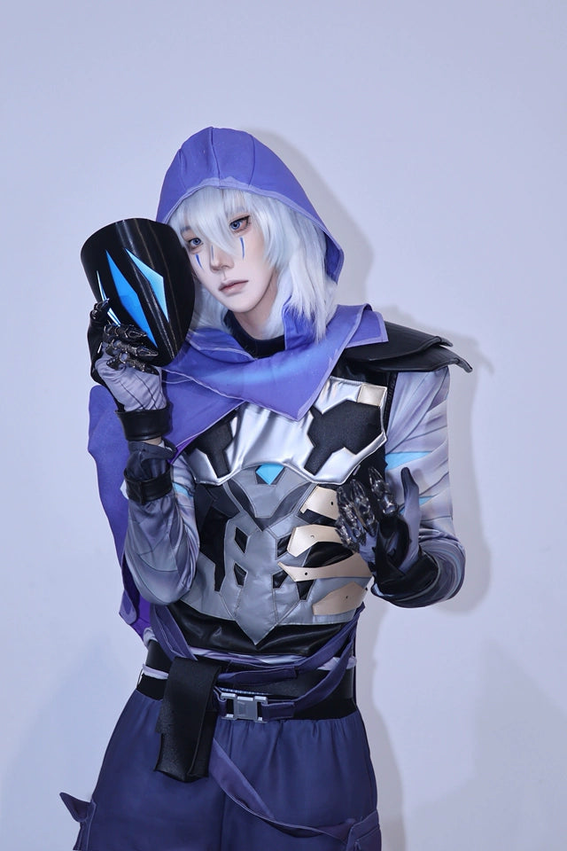 Shadora Omen Cosplay from Valorant featuring detailed costume with dark armor and mask, displayed on a mannequin.