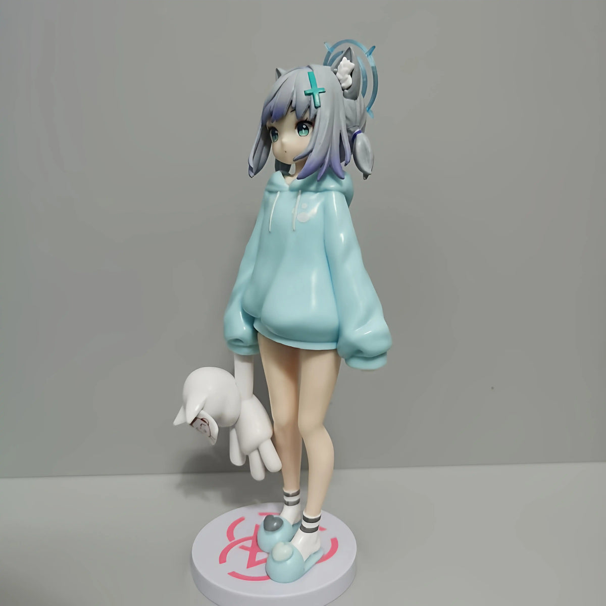 Shadora Sunaookami Shiroko figurine, detailed anime-style collectible figure with white hair and intricate costume.
