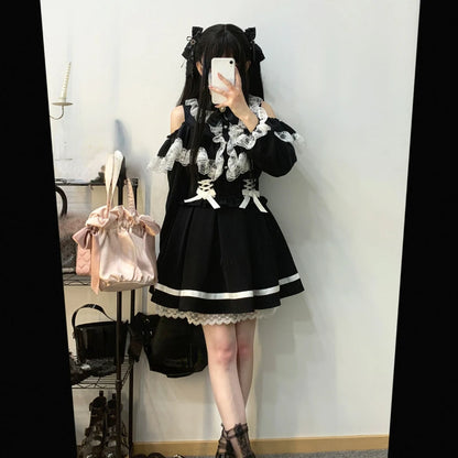 Kawaii bluz with lace details and bow, stylish eprolo fashion top featuring delicate embroidery and feminine design.