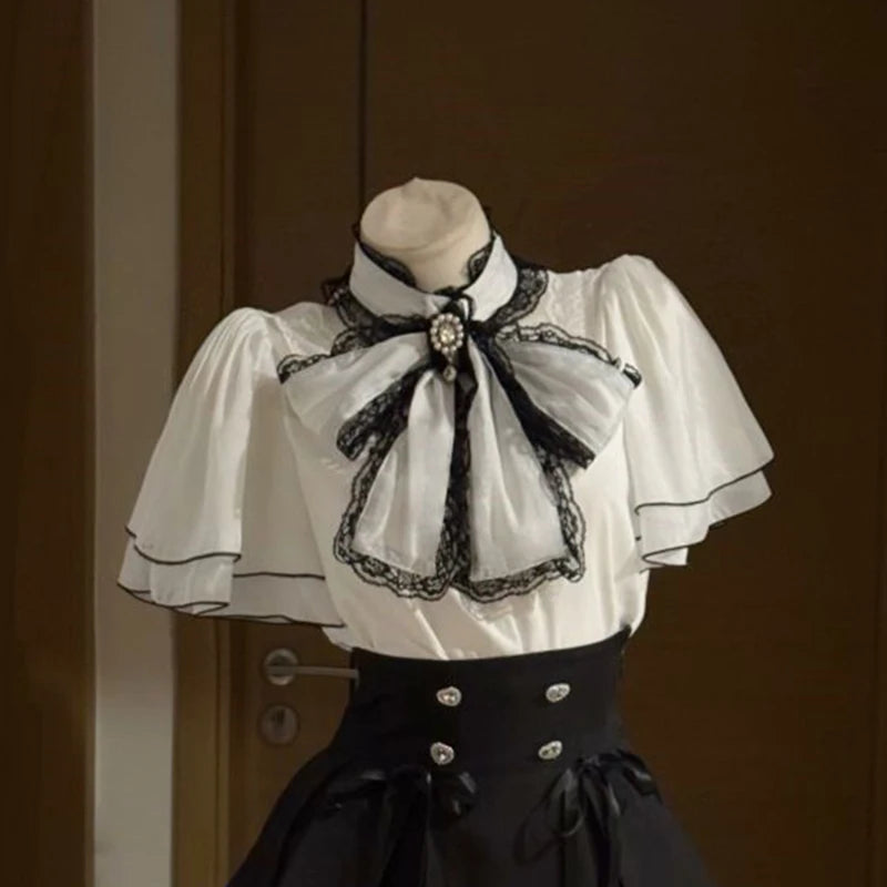 Eprolo Beyaz fiyonklu yazlık takım featuring a white top with a bow and matching shorts, perfect for summer wear.