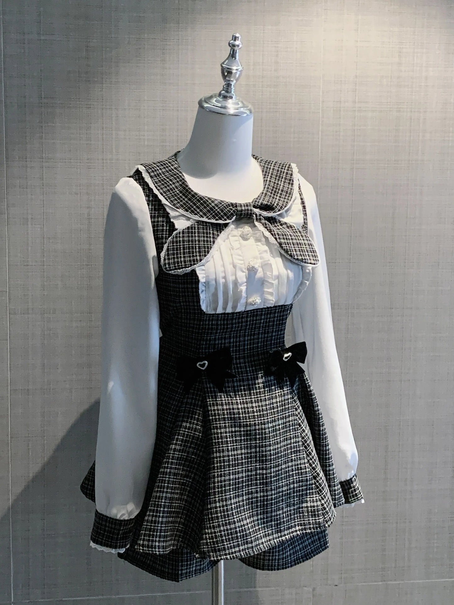 Eprolo Japon Stil Fiyonklu İkili Takım Elbise, şık ve modern tasarım with bow detail, suitable for formal occasions.
