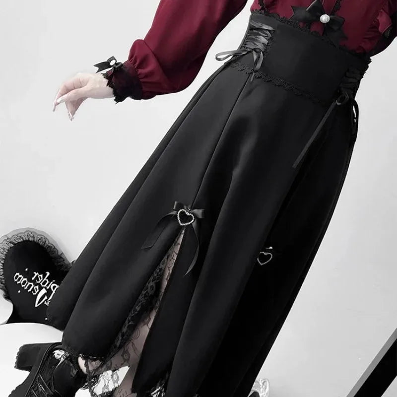 Eprolo Bordo dantel detaylı Jirai Kei Lolita uzun elbise with intricate lace accents and flowing fabric.
