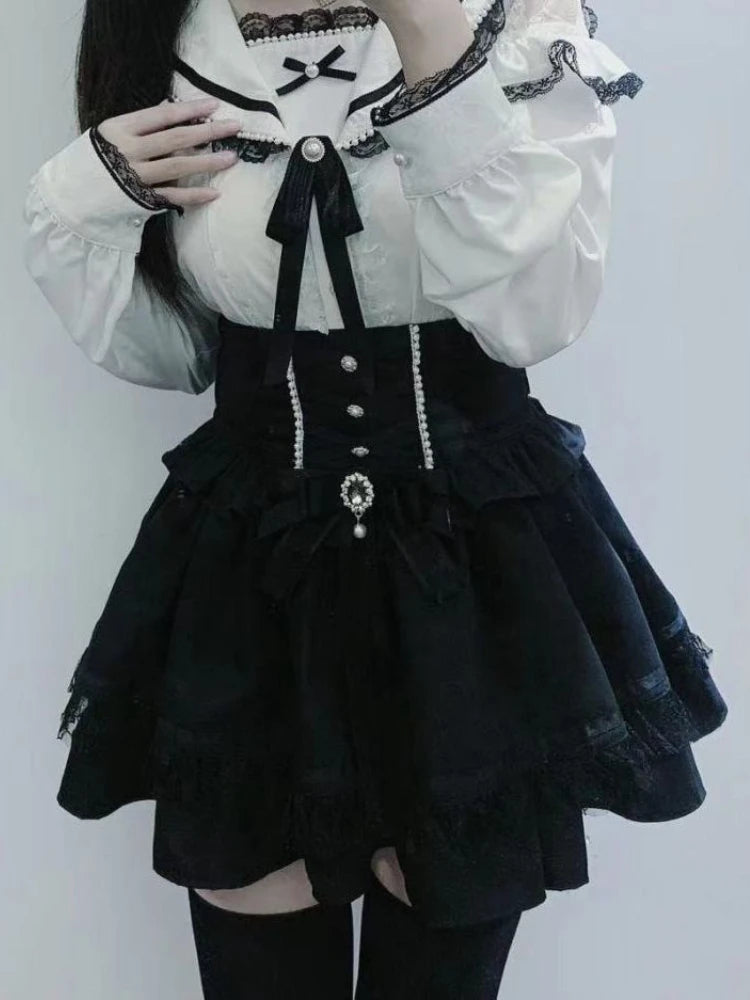 Vintage black and white checkered mini skirt by eprolo, featuring a stylish Kareli design and a classic fit.