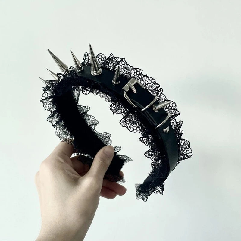 Eprolo metal detailed crown featuring intricate design, suitable for special occasions or decorative use.