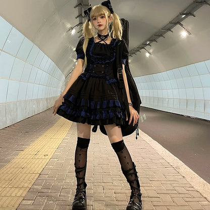 Shadora Lolita Gotik short-sleeve dress with lace detailing and pleated design, showcasing its elegant dark fashion style
