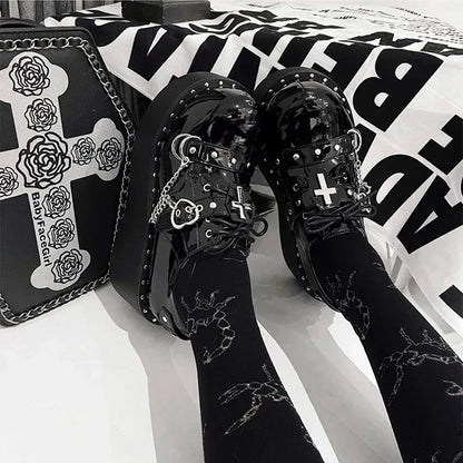 Eprolo Zincir Haç Tokalı Lolita platform Mary Jane ayakkabı with buckle strap and decorative chain, black and white design