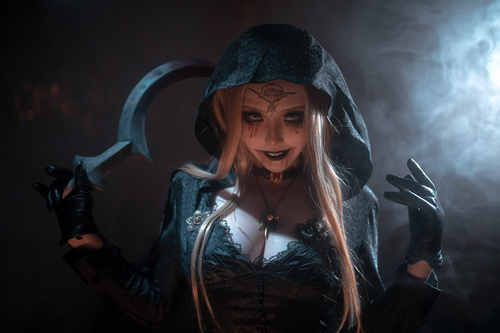 Bella Dimitrescu Cosplay - Shadora