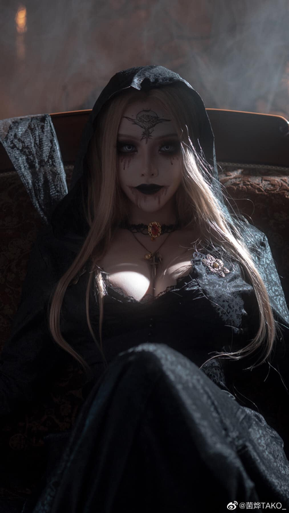 Bella Dimitrescu Cosplay - Shadora