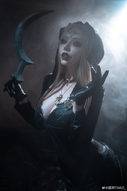 Bella Dimitrescu Cosplay - Shadora