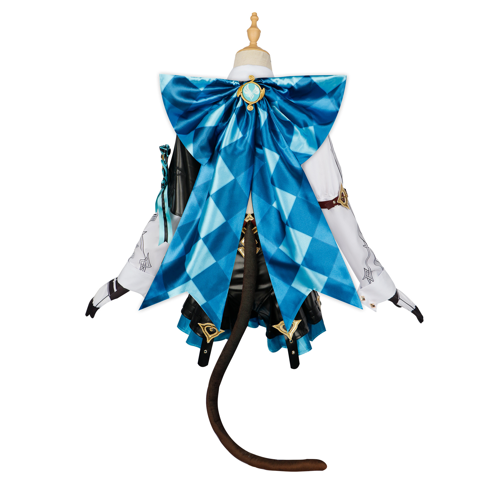 Shadora Lynette cosplay costume with matching wig, featuring detailed fabric and styling for a character-inspired look.