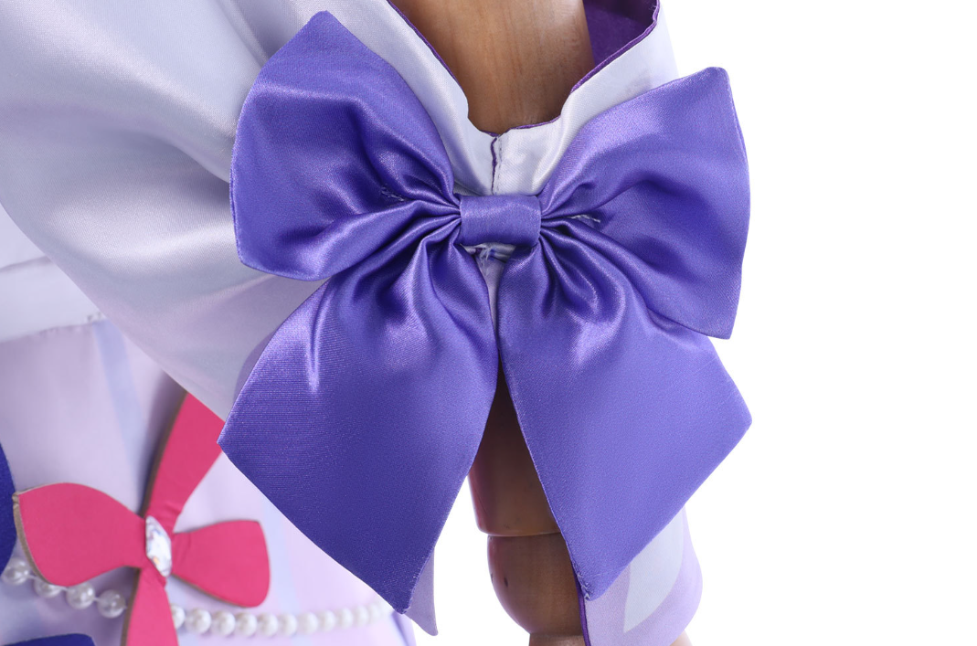 Shadora Casotrice Cosplay with matching wig, featuring detailed costume and vibrant hair in a styled, character-inspired look.