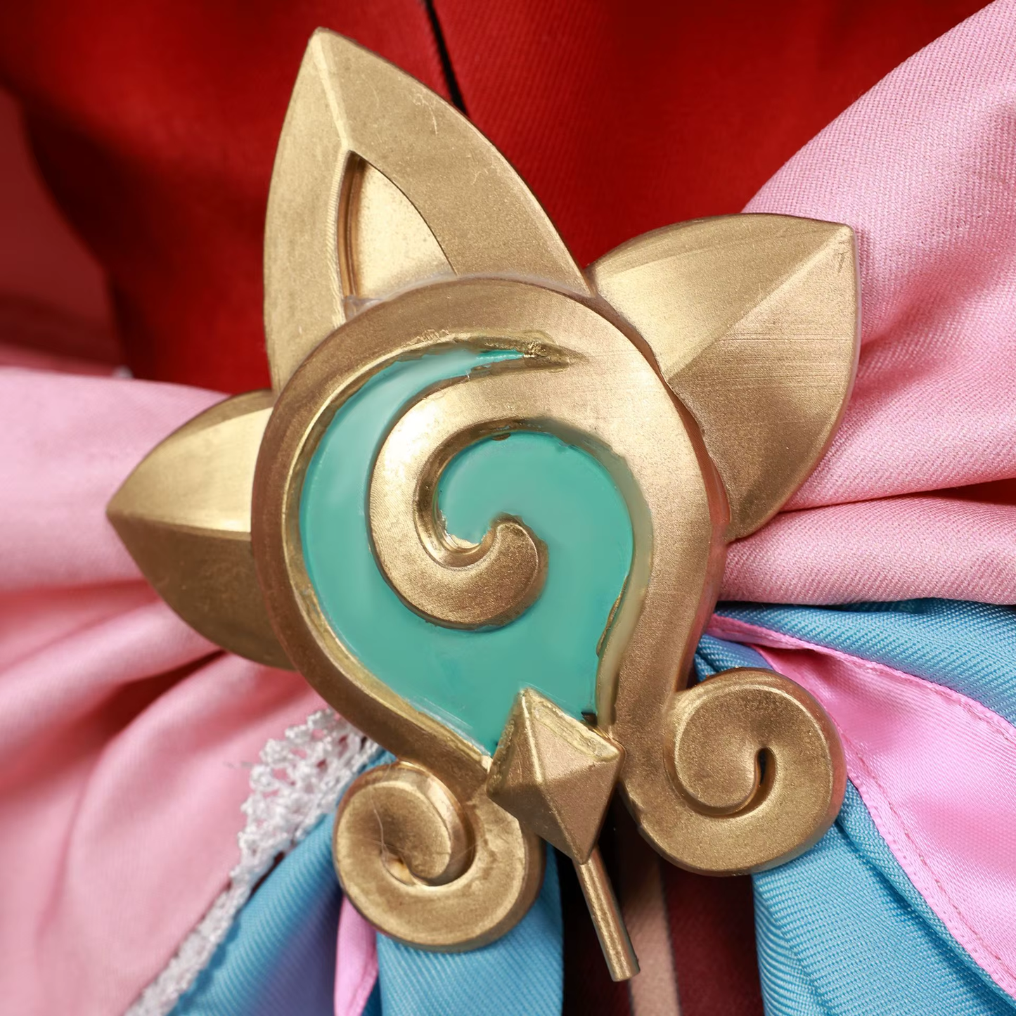 Hyacine cosplay costume with matching peruk by Shadora, featuring vibrant costume details and styled wig for cosplay events.
