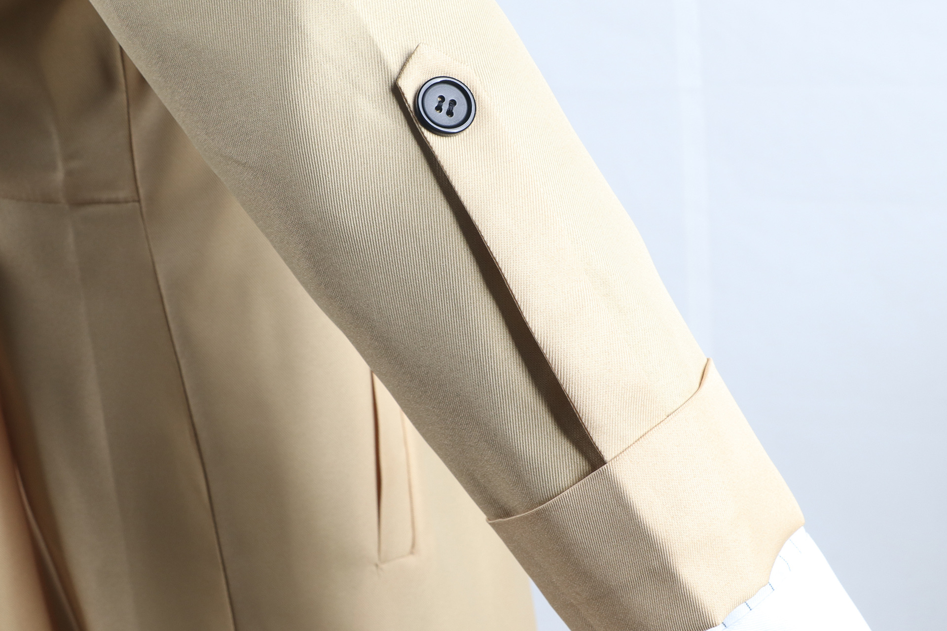 Dazai Cosplay costume with wig from Bungou Stray Dogs, featuring detailed clothing and styled brown wig, by Shadora.
