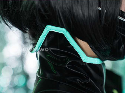 Shadora Viper cosplay costume from Valorant featuring detailed mask, gloves, and sleek black tactical outfit.