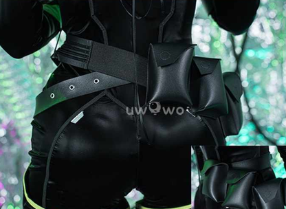 Shadora Viper cosplay costume from Valorant featuring detailed green and black outfit with mask and gloves.