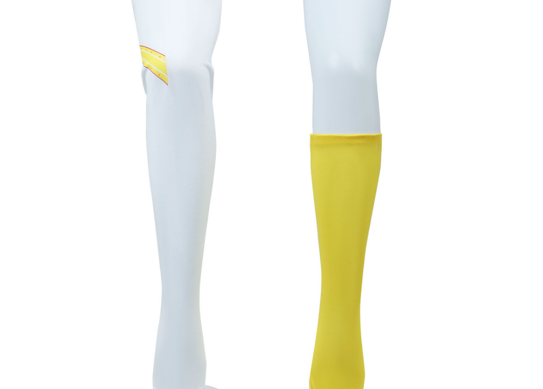 Kagamine Rin cosplay with wig from Muse Dash, featuring Shadora brand costume and blonde wig styled like the character.