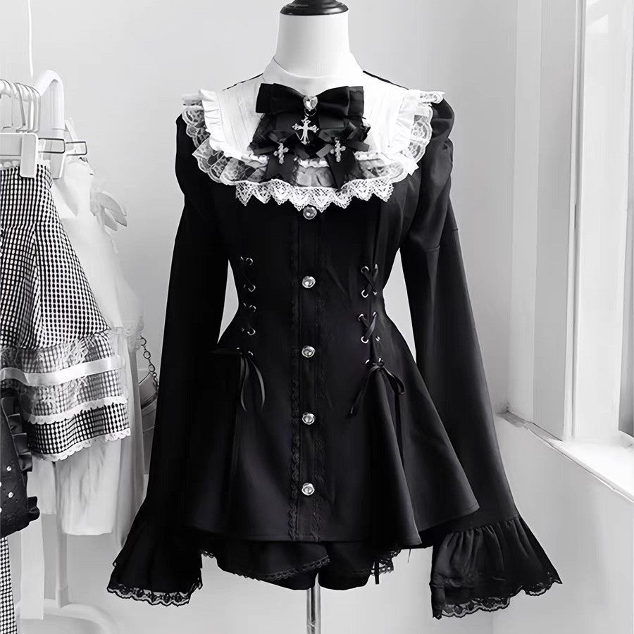 Shadora Fiyonklu Dantelli Mini Elbise with lace details, sleeveless design, and a fitted silhouette, displayed on a hanger.