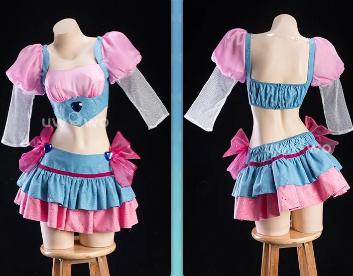 Shadora Bloom Cosplay with matching wig, featuring vibrant floral costume and styled peruk for detailed cosplay look.