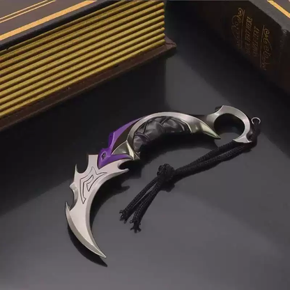 Shadora Yağmacı Karambit bıçak from Valorant game, featuring a curved blade and detailed design, shown in a realistic image.