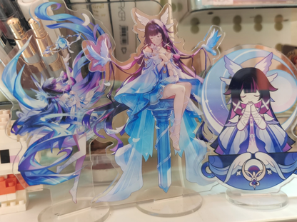 Shadora Columbina acrylic stand featuring a sleek, modern design with clear, sturdy construction for versatile display use.