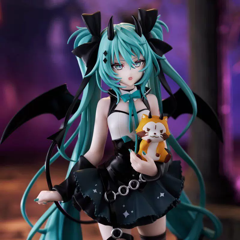 Şeytan Hatsune Miku figür from Shadora, featuring vibrant colors and intricate design, displayed in a dynamic pose.