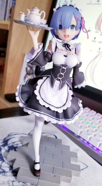 Shadora Rem Figür figurine with intricate design and vibrant colors, displayed on a plain background.