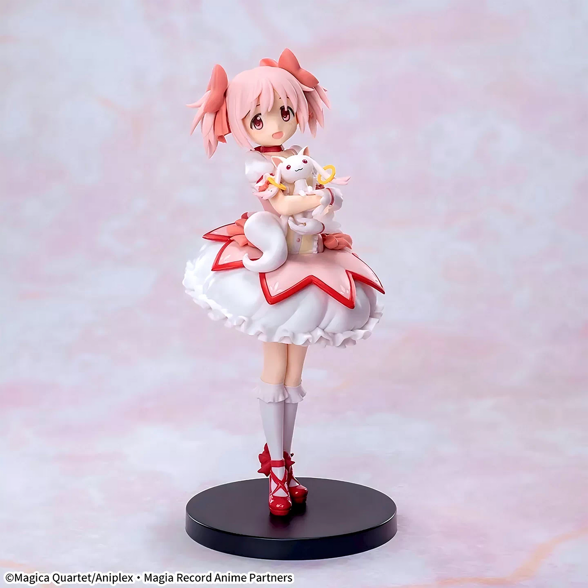 Shadora Madoka Kaname figure from Madoka Magica, detailed anime character sculpture with pink hair and magical girl outfit.