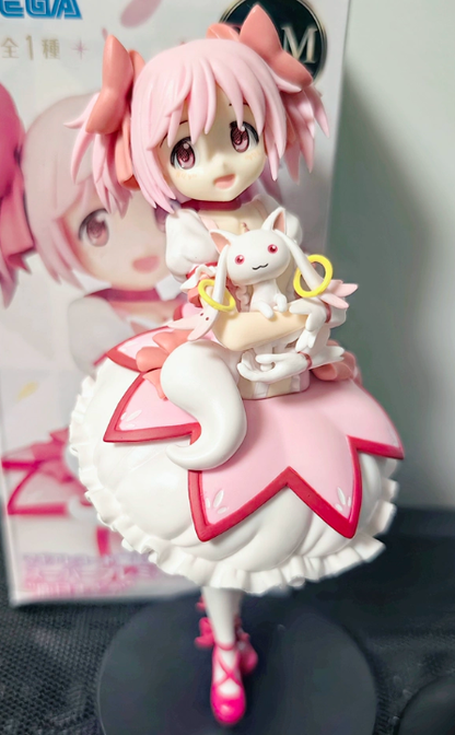 Shadora Madoka Kaname figure from Madoka Magica, featuring the character in her signature outfit and pose, detailed and vibrant.