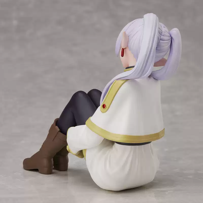 Shadora Frieren figurine showing character in detailed costume and dynamic pose on a neutral background.
