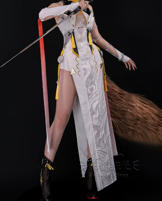 Shadora Ye Shunguang cosplay costume and wig featuring vibrant blue hair and detailed traditional clothing.