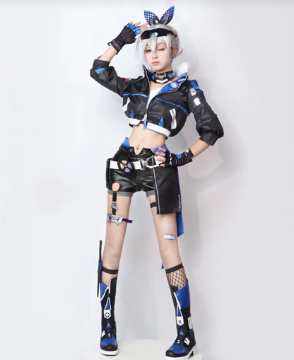 Silver Wolf cosplay and wig from Honkai Star Rail featuring silver hair and detailed costume by Shadora.