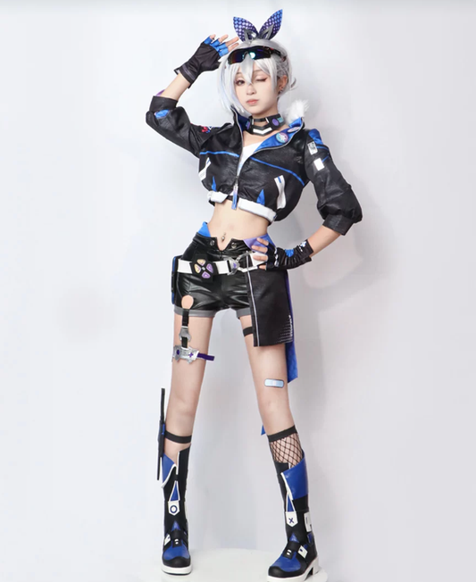 Silver Wolf cosplay and wig from Honkai Star Rail featuring silver hair and detailed costume by Shadora.