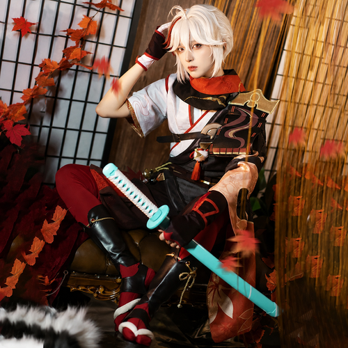 Shadora Kazuha cosplay with matching wig featuring long, flowing black hair and detailed costume for anime-inspired look.